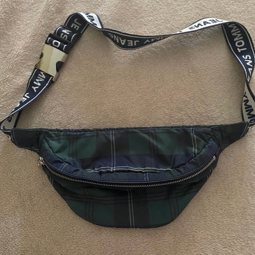 Tommy Hilfiger ~ blue and green plaid fanny pack belt bag ~ excellent condition!